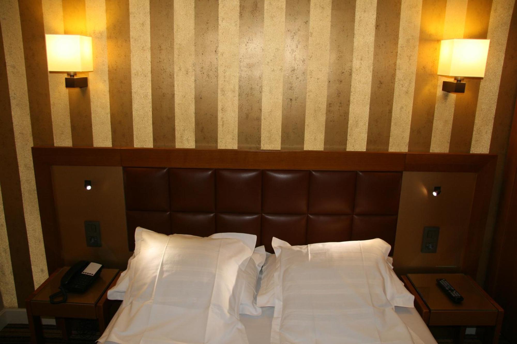 Hotel Bellevue Saint-Lazare Paris Exteriör bild
