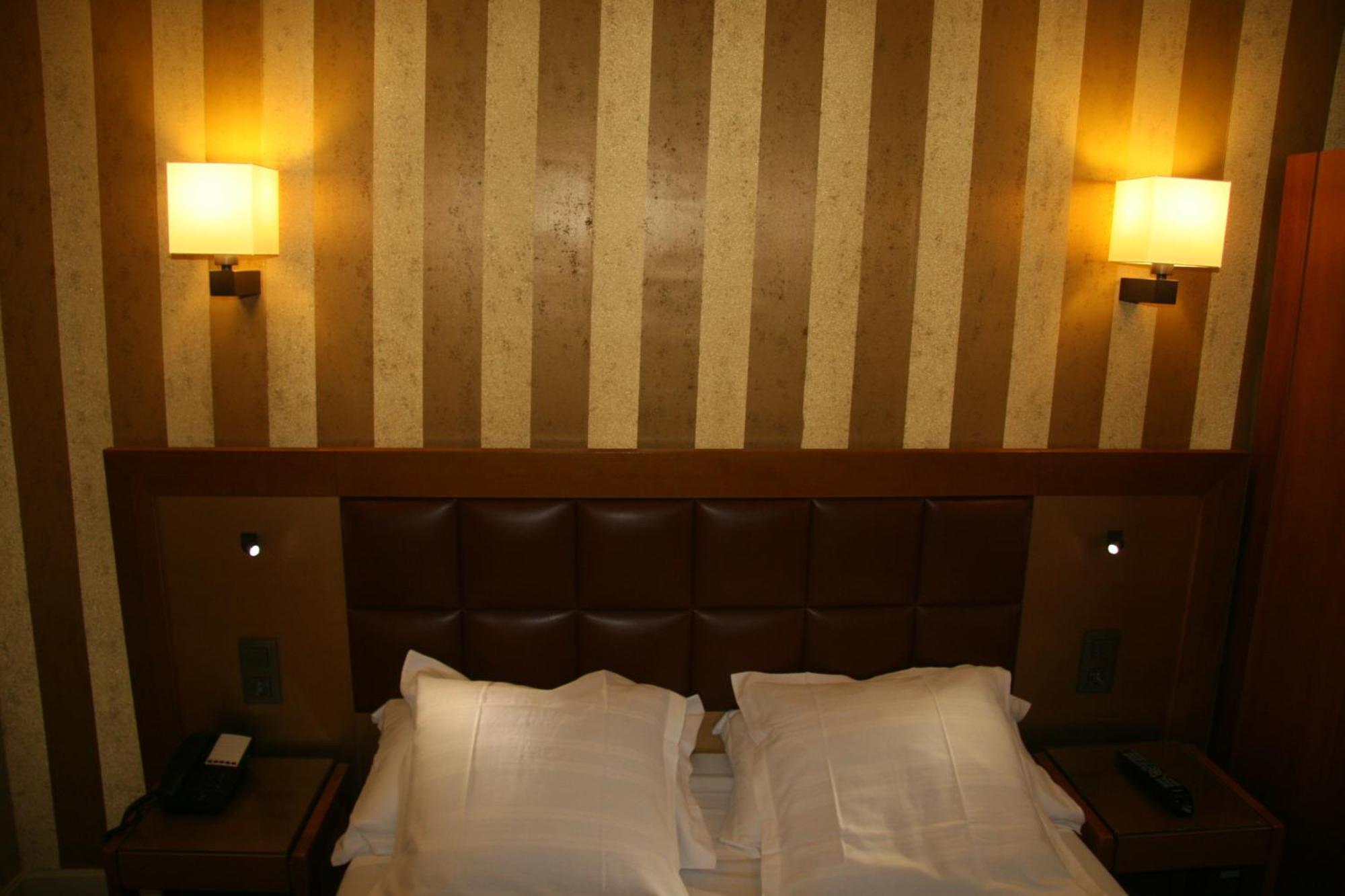Hotel Bellevue Saint-Lazare Paris Exteriör bild
